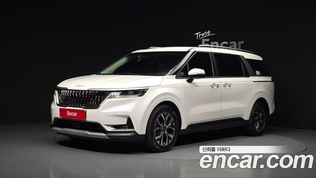 Kia Canival 2023 — photo 1