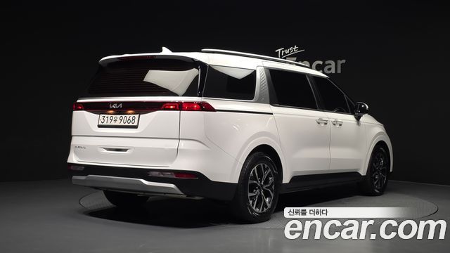 Kia Canival 2023 — photo 2