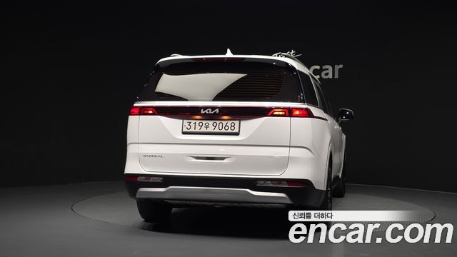 Kia Canival 2023 — photo 4