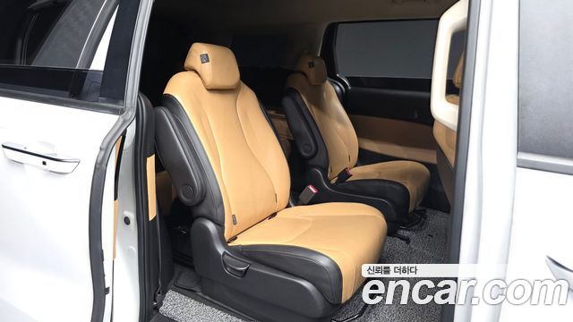 Kia Canival 2023 — photo 12