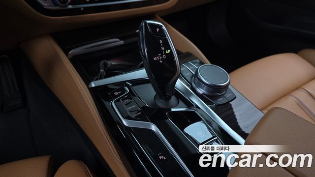 BMW 5-Series 2021 — photo 9