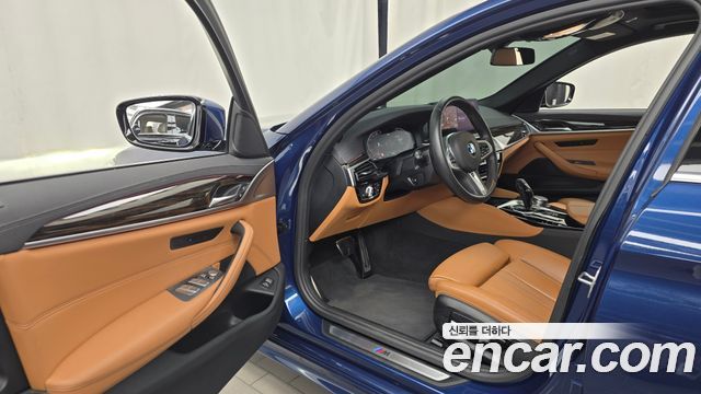 BMW 5-Series 2021 — photo 10