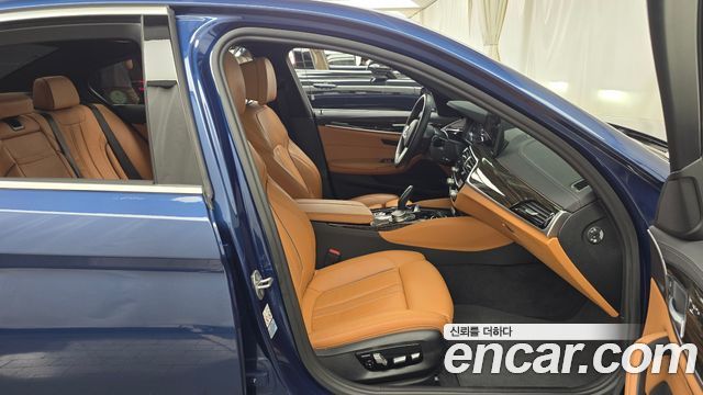 BMW 5-Series 2021 — photo 11