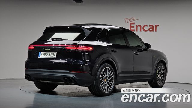 Porsche Cayenne 2022 — photo 2