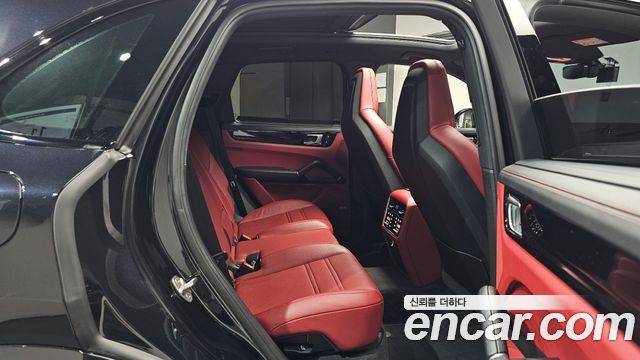 Porsche Cayenne 2022 — photo 17