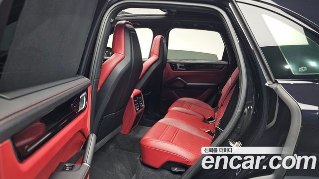 Porsche Cayenne 2022 — photo 18
