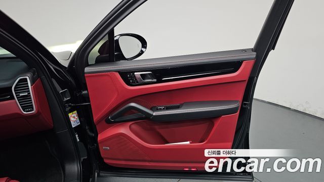 Porsche Cayenne 2022 — photo 14