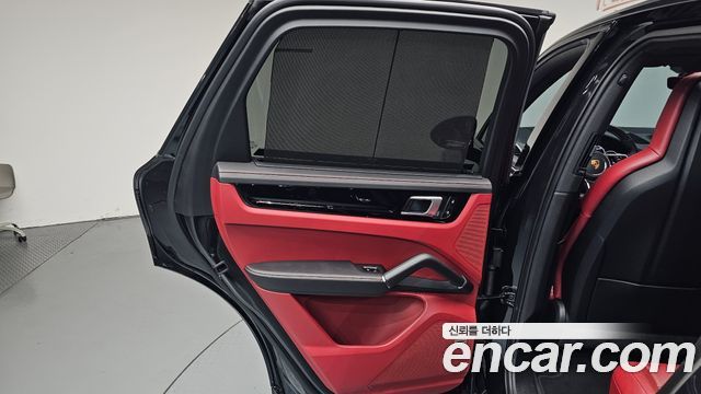 Porsche Cayenne 2022 — photo 15