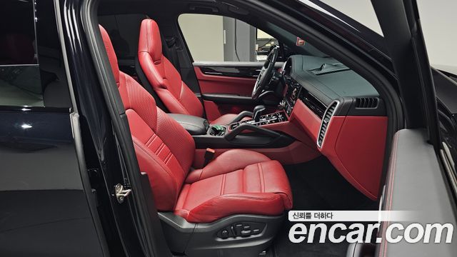 Porsche Cayenne 2022 — photo 16