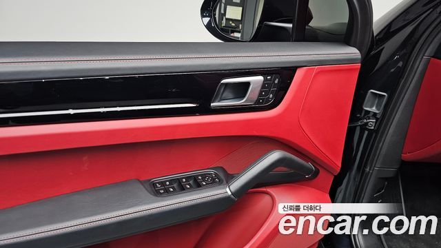 Porsche Cayenne 2022 — photo 32