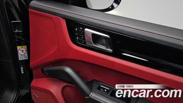 Porsche Cayenne 2022 — photo 34