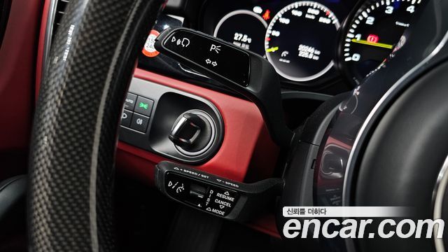 Porsche Cayenne 2022 — photo 35