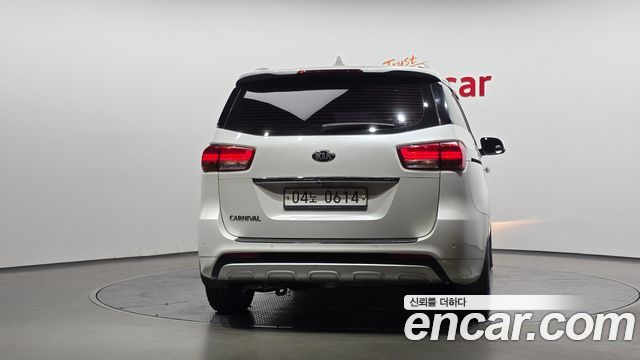 Kia Canival 2016 — photo 4