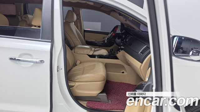 Kia Canival 2016 — photo 11