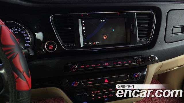 Kia Canival 2016 — photo 14