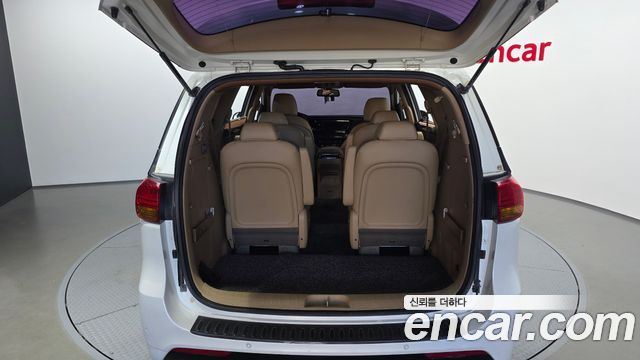 Kia Canival 2016 — photo 20