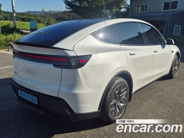 Tesla Model Y 2026 — photo 2