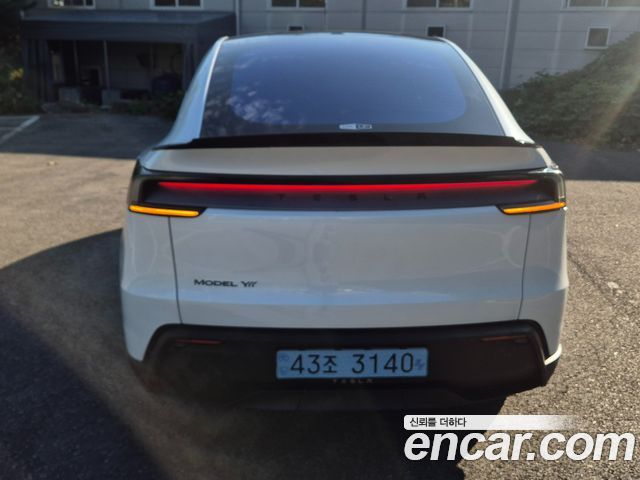 Tesla Model Y 2026 — photo 4