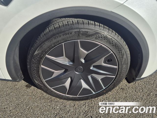 Tesla Model Y 2026 — photo 5