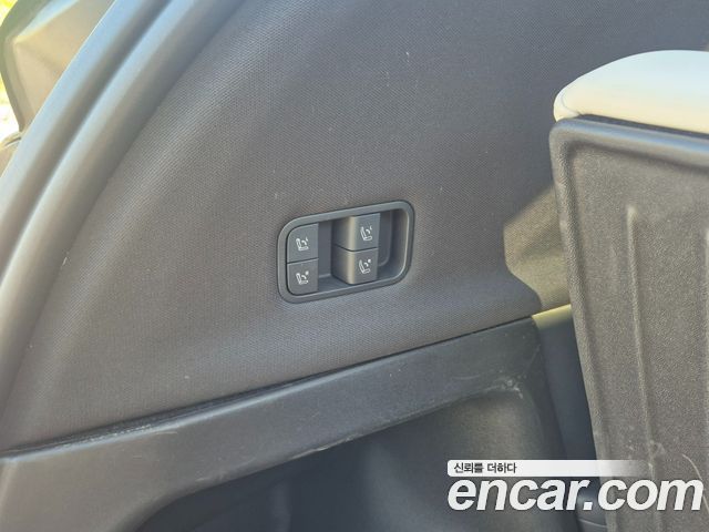 Tesla Model Y 2026 — photo 12