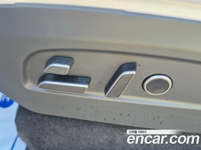 Tesla Model Y 2026 — photo 13