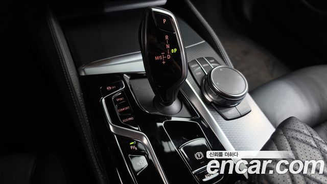 BMW 5-Series 2023 — photo 9
