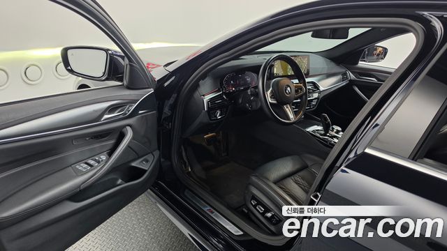BMW 5-Series 2023 — photo 10