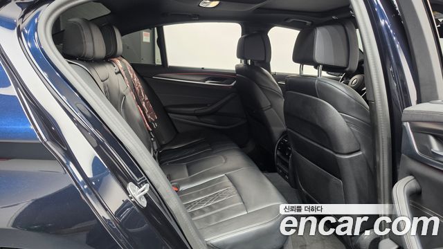BMW 5-Series 2023 — photo 12