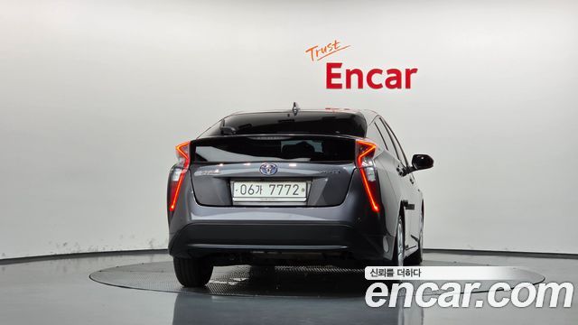 Toyota Prius 2017 — photo 4
