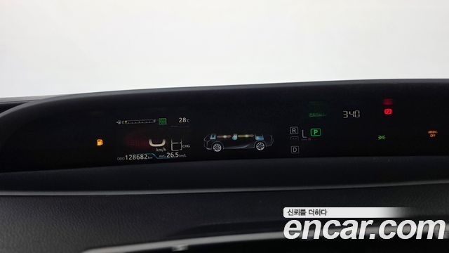 Toyota Prius 2017 — photo 8