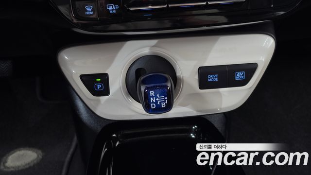 Toyota Prius 2017 — photo 9