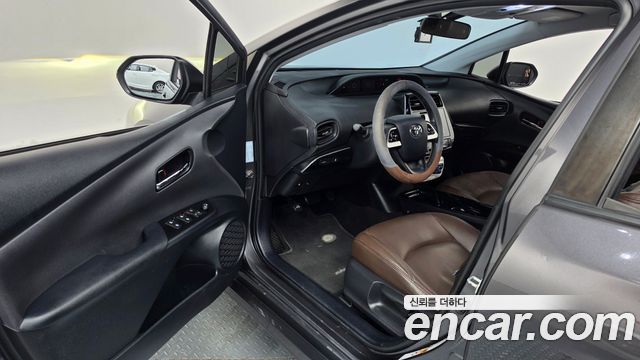 Toyota Prius 2017 — photo 10