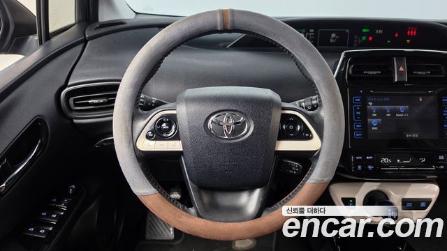 Toyota Prius 2017 — photo 13