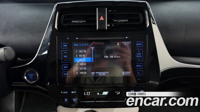 Toyota Prius 2017 — photo 15