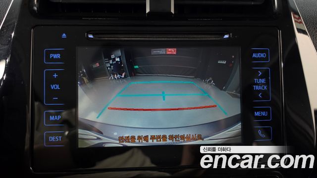 Toyota Prius 2017 — photo 16