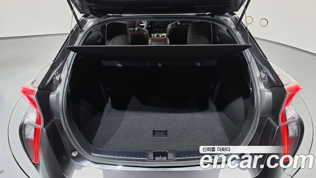 Toyota Prius 2017 — photo 20