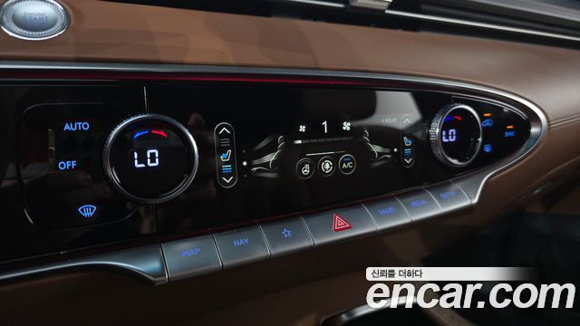 Genesis GV70 2021 — photo 28