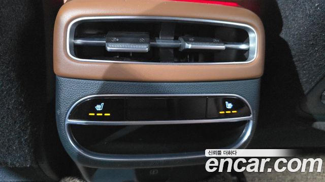 Genesis GV70 2021 — photo 34