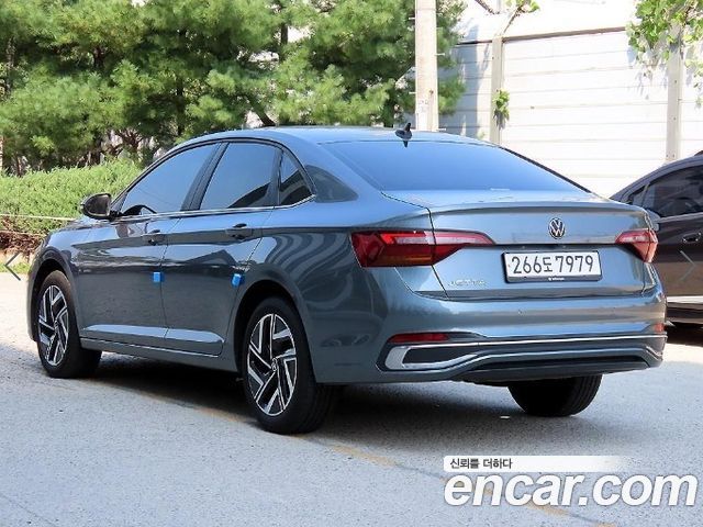 Volkswagen Jetta 2023 — photo 3