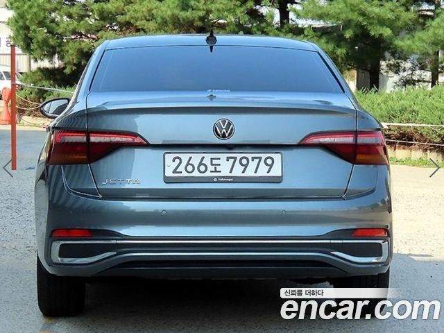 Volkswagen Jetta 2023 — photo 4