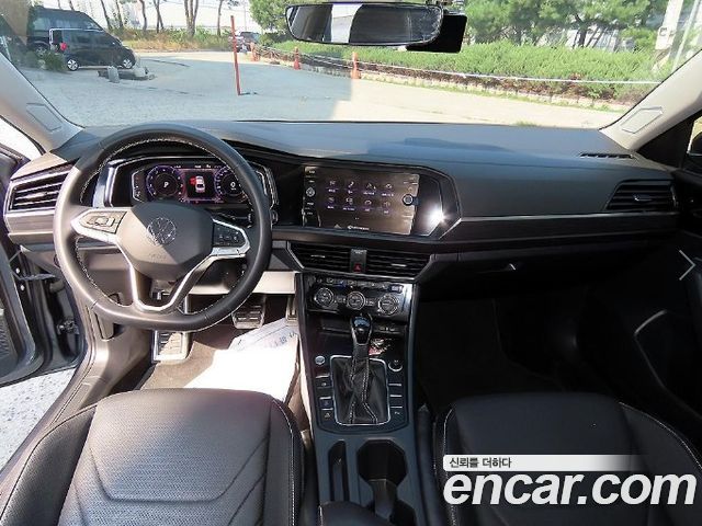 Volkswagen Jetta 2023 — photo 7