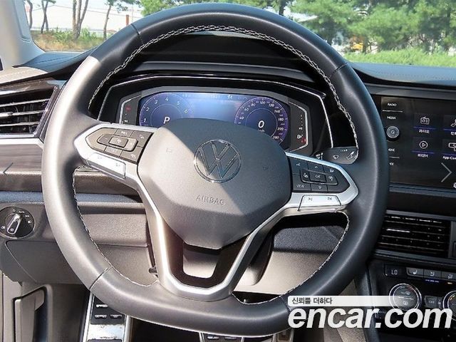 Volkswagen Jetta 2023 — photo 8