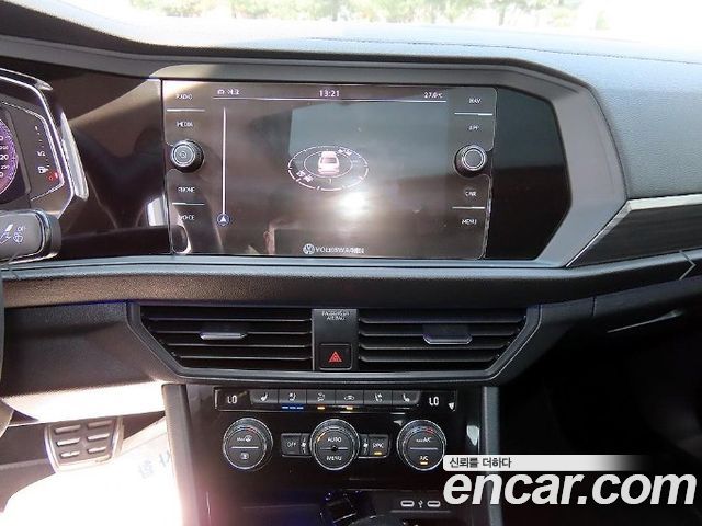 Volkswagen Jetta 2023 — photo 12