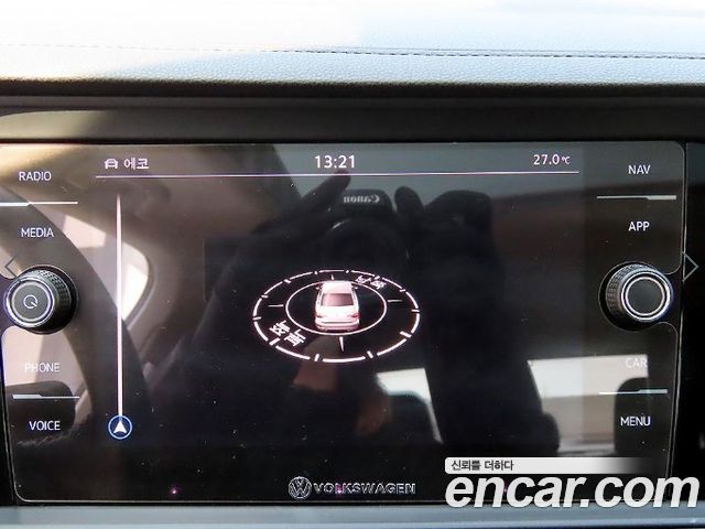 Volkswagen Jetta 2023 — photo 13