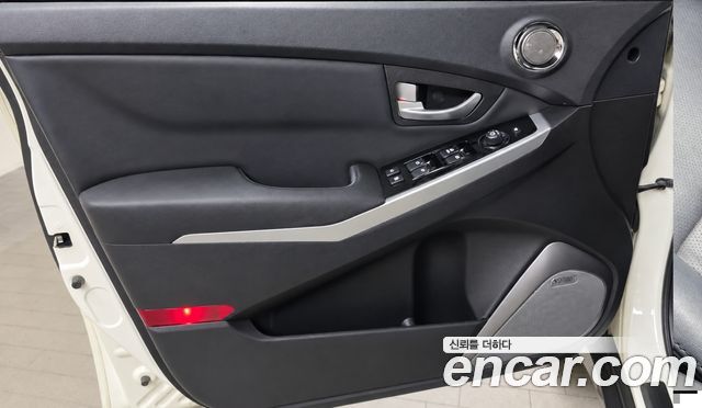 KG Mobility KORANDO 2015 — photo 14
