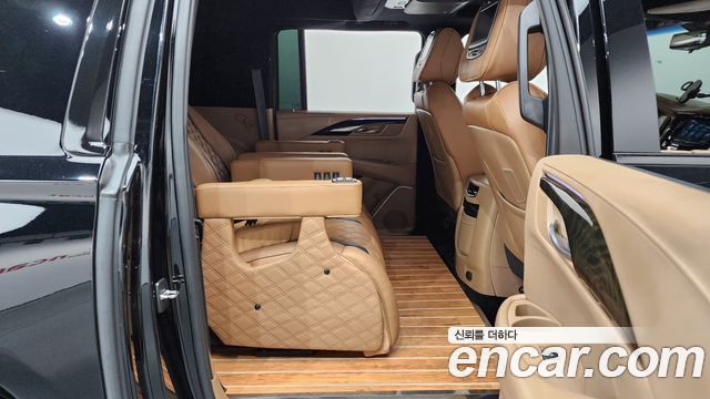 Cadillac Escalade 2018 — photo 17