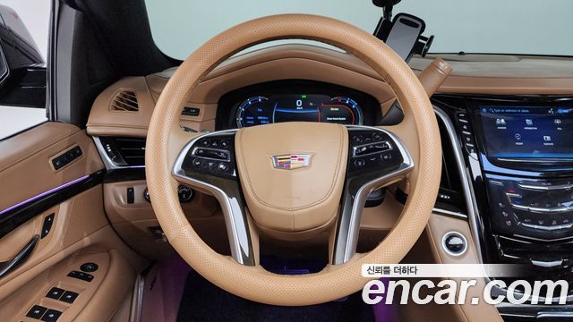 Cadillac Escalade 2018 — photo 18