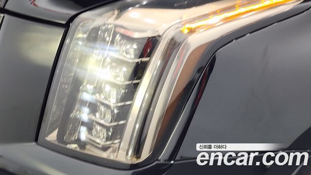 Cadillac Escalade 2018 — photo 8