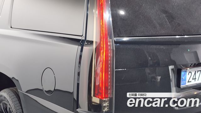 Cadillac Escalade 2018 — photo 9