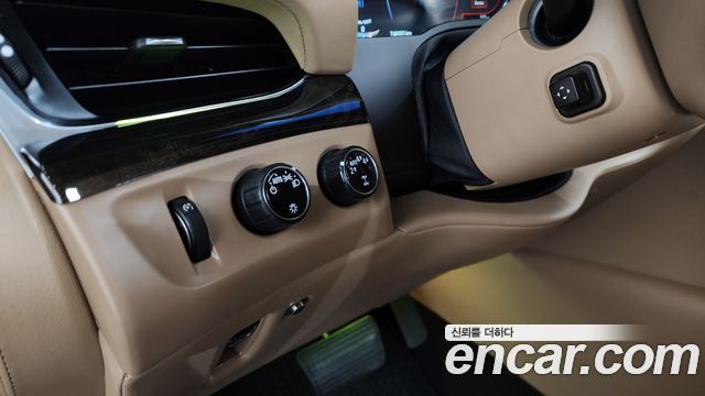 Cadillac Escalade 2018 — photo 27